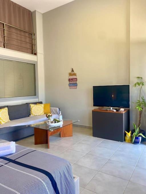 Cozy Apartment Near To The Airport Kouvaras Ngoại thất bức ảnh