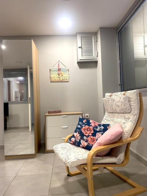 Cozy Apartment Near To The Airport Kouvaras Ngoại thất bức ảnh