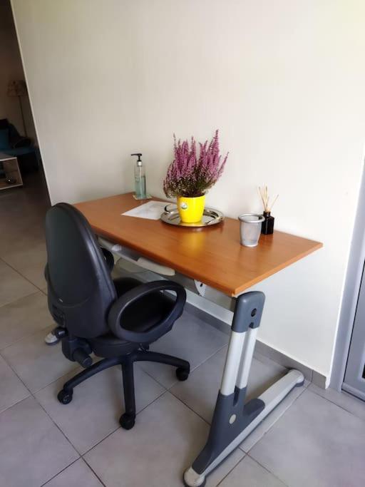 Cozy Apartment Near To The Airport Kouvaras Ngoại thất bức ảnh