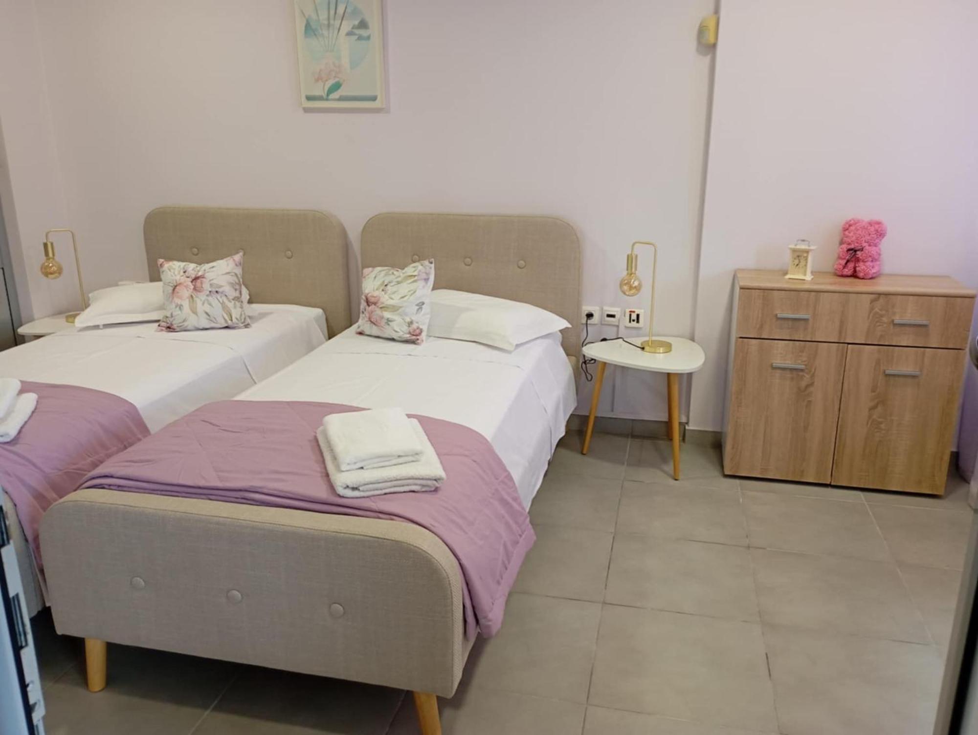 Cozy Apartment Near To The Airport Kouvaras Ngoại thất bức ảnh