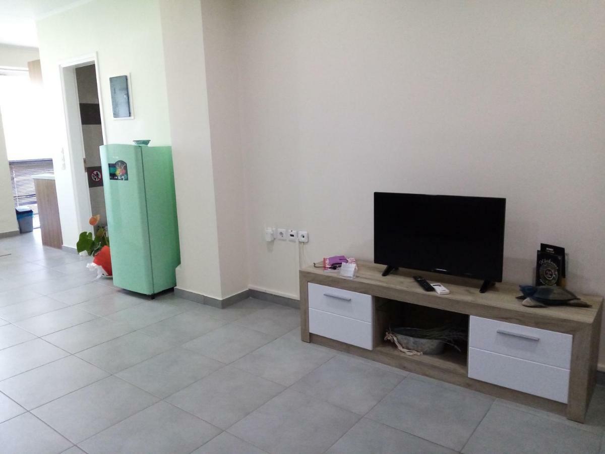 Cozy Apartment Near To The Airport Kouvaras Ngoại thất bức ảnh